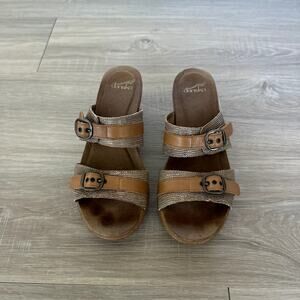 Dansko Jessie Sand Lizard Sandal Slip On Snakeskin Cognac 39 Clog Sandals